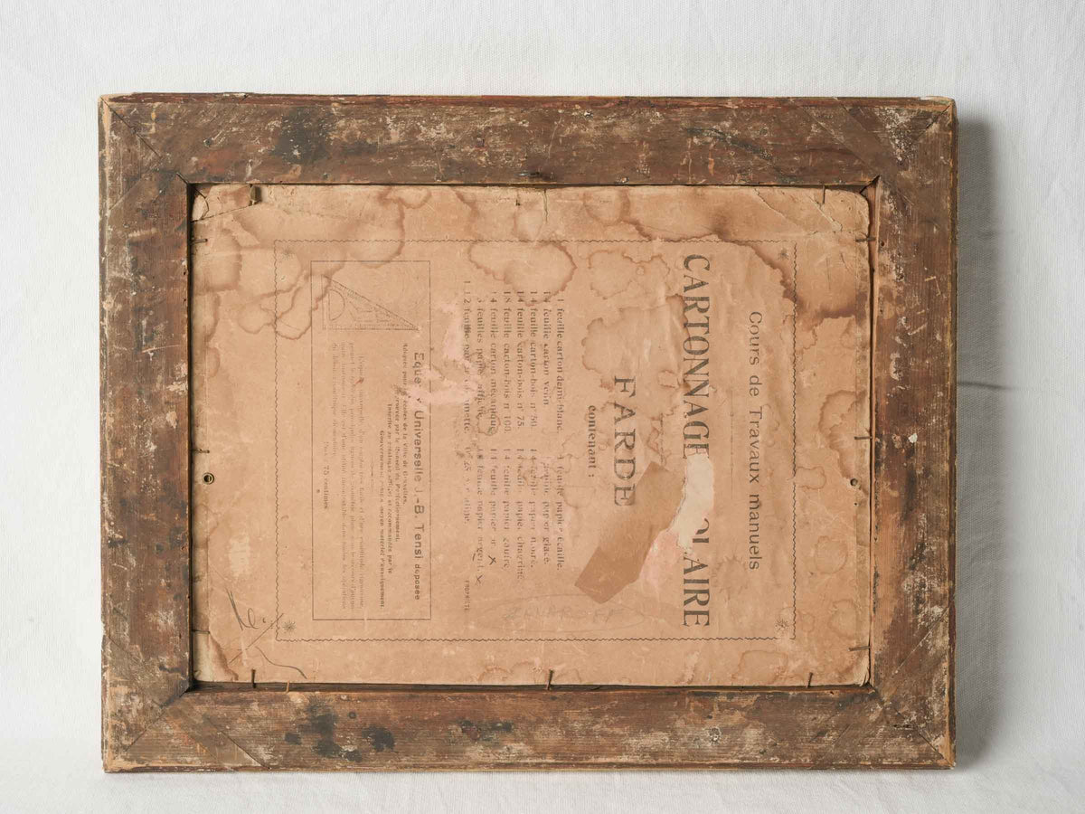 Textured vintage-style wall décor