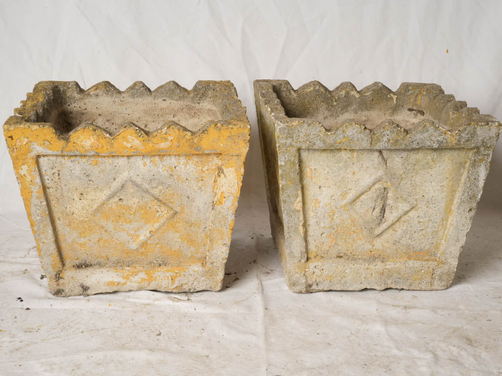 Faded yellow rustic cachepots