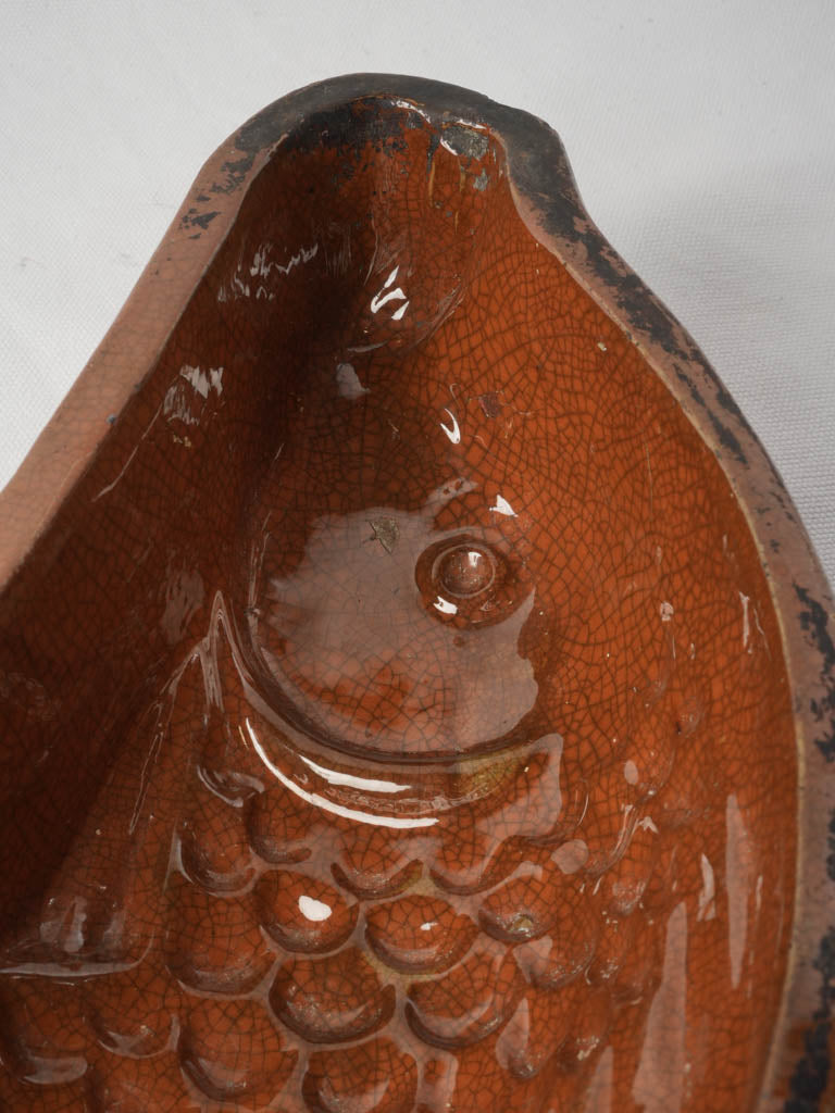 Crisp-scaled fish mold