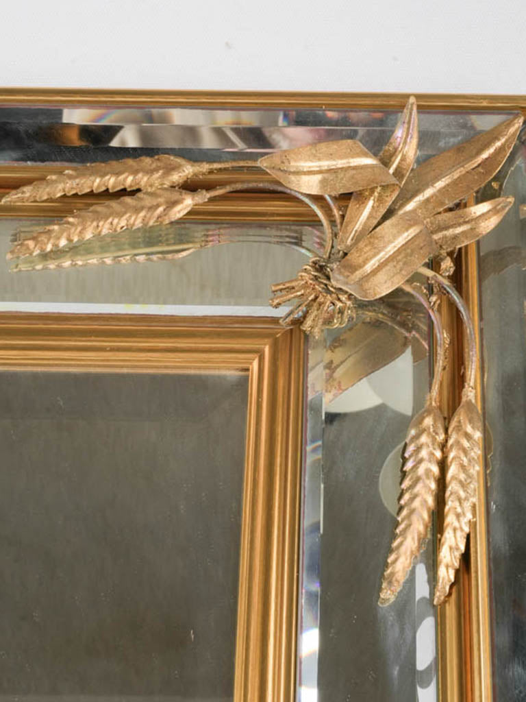 Elegant decorative rectangular mirror.