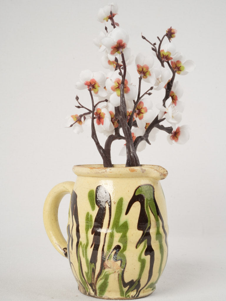 Populaire Pottery Creamer
