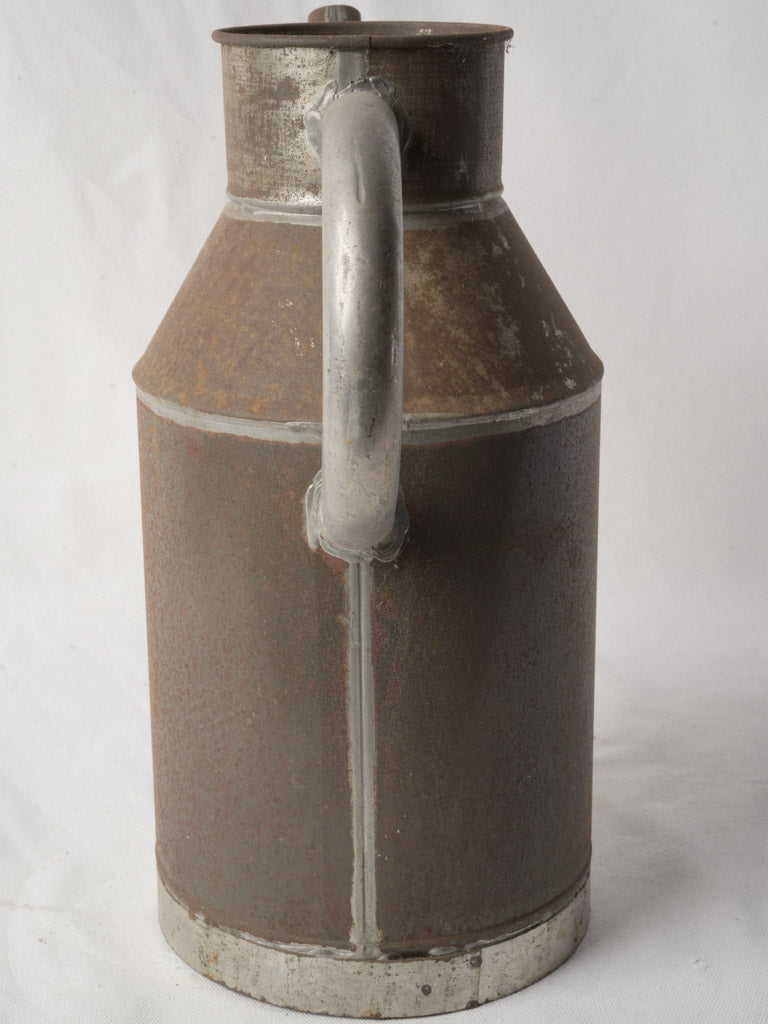 Cylindrical French watering can