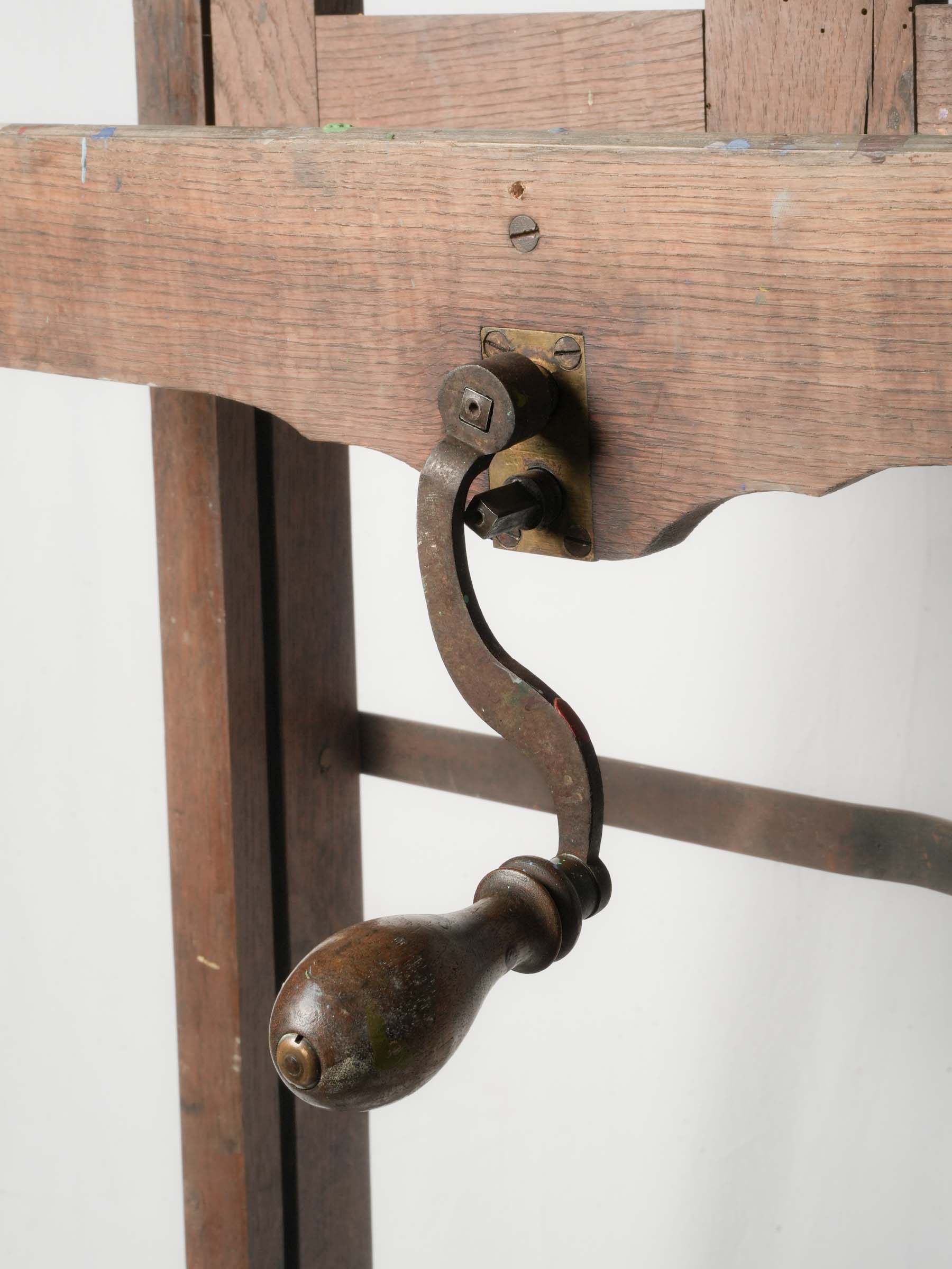 Classic sculptural oak easel