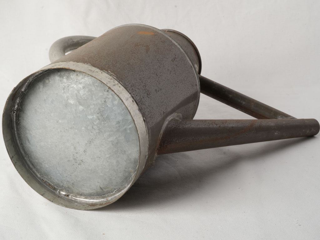 Conical spout watering can