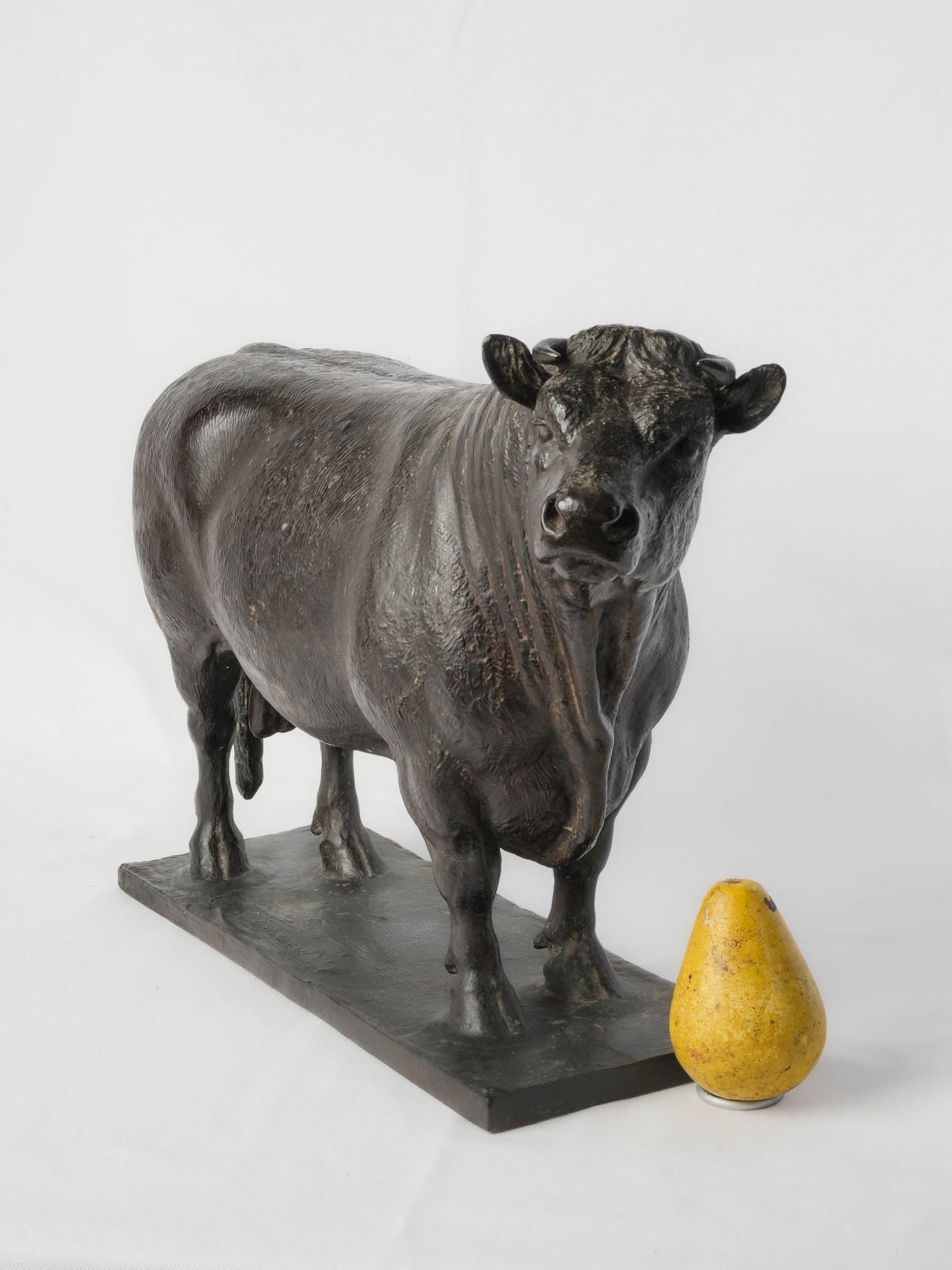 Superb French Animalier Bronze of a Standing Bull by Georges Malissard, Early 20th Century - 21¾"