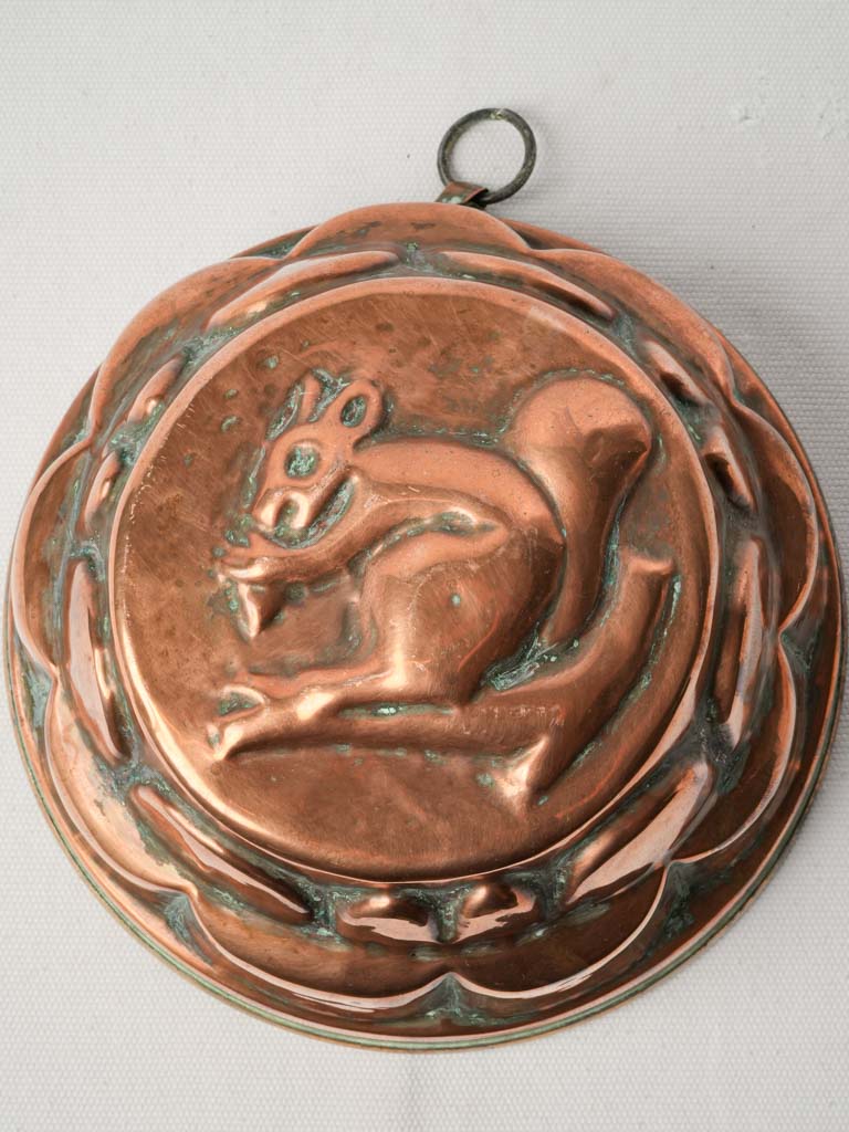 Embossed Squirrel Cooking Accessory