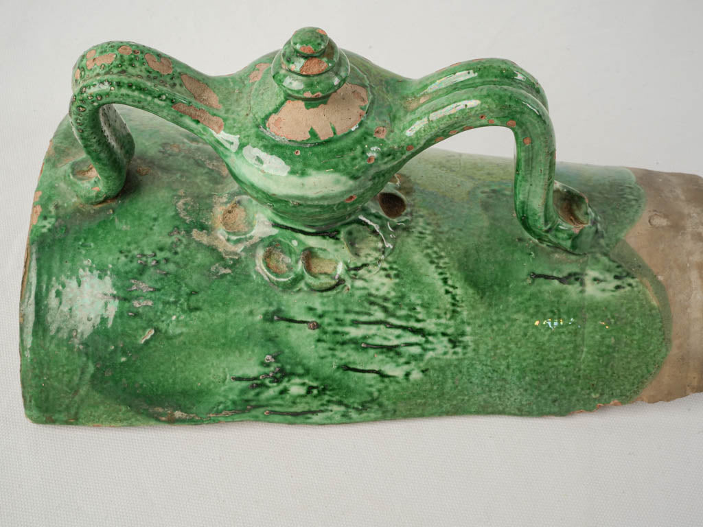 Historical Saint-Quentin-la-Poterie tile