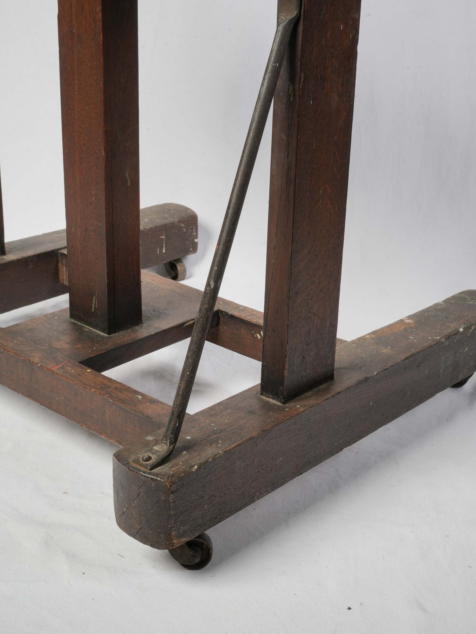 Classic oak adjustable easel