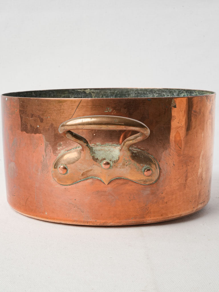 Lustrous copper kitchenware artifact