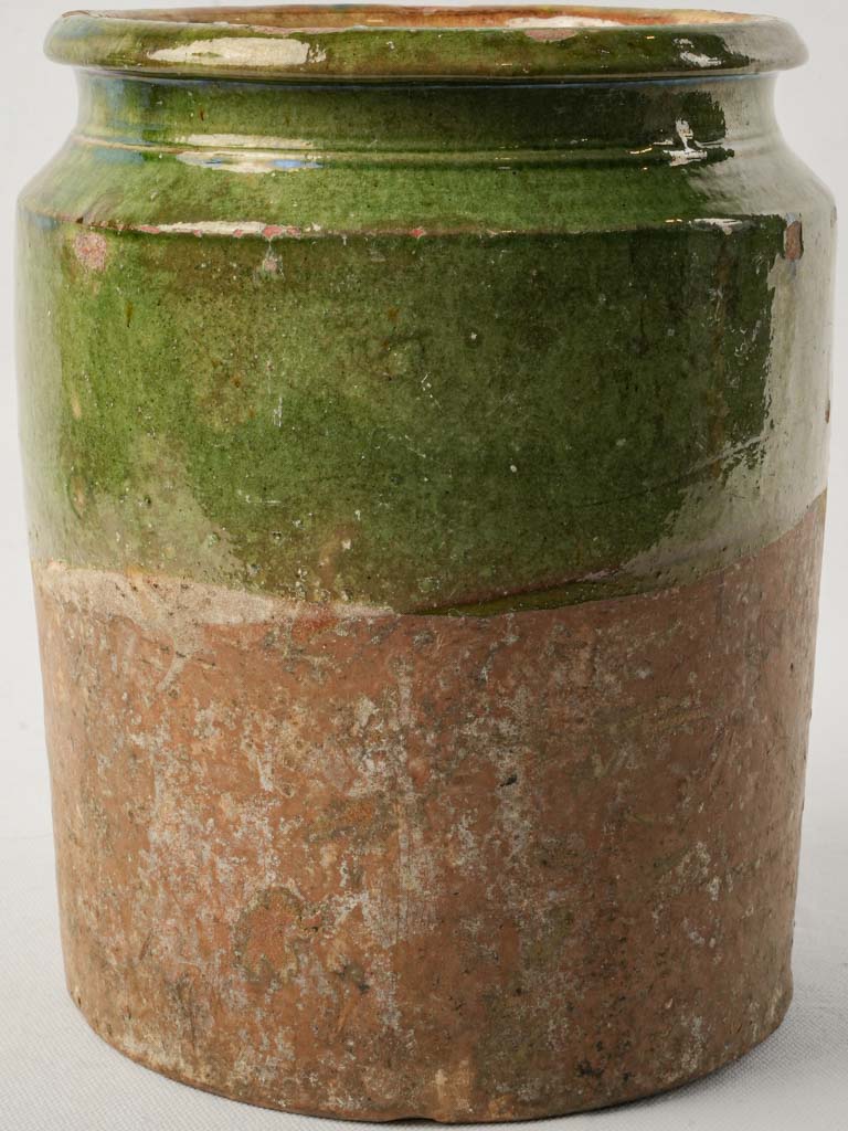 Elegant green-glazed crockery
