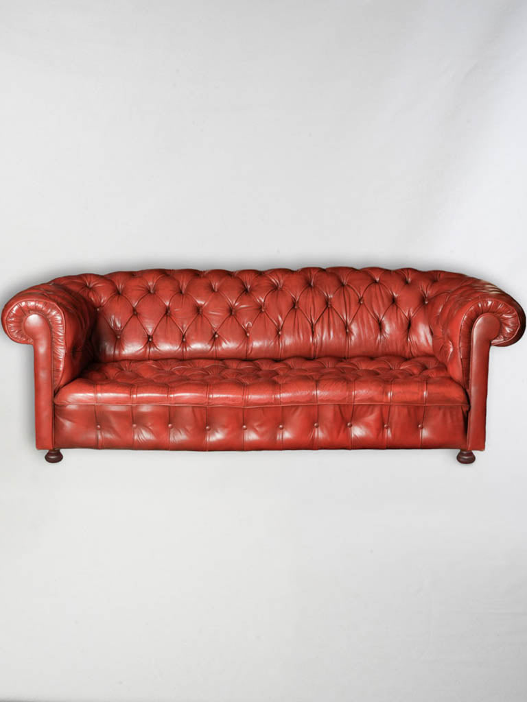 Classic tufted leather Chesterfield furniture