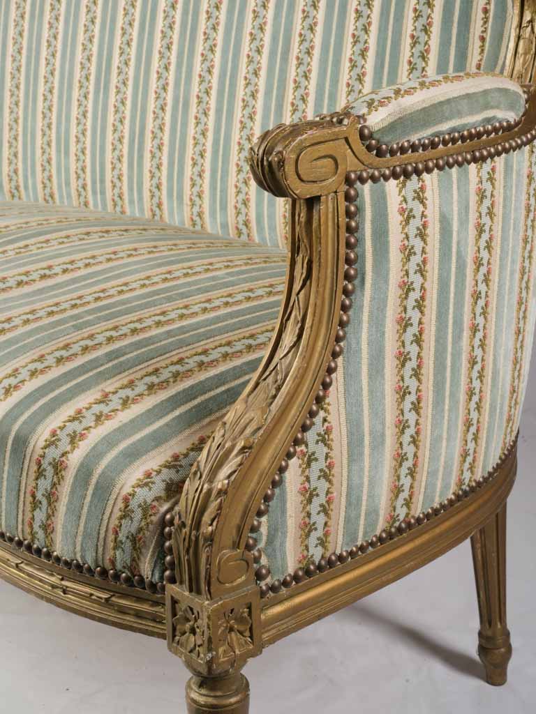 Elegant upholstered beech canapé