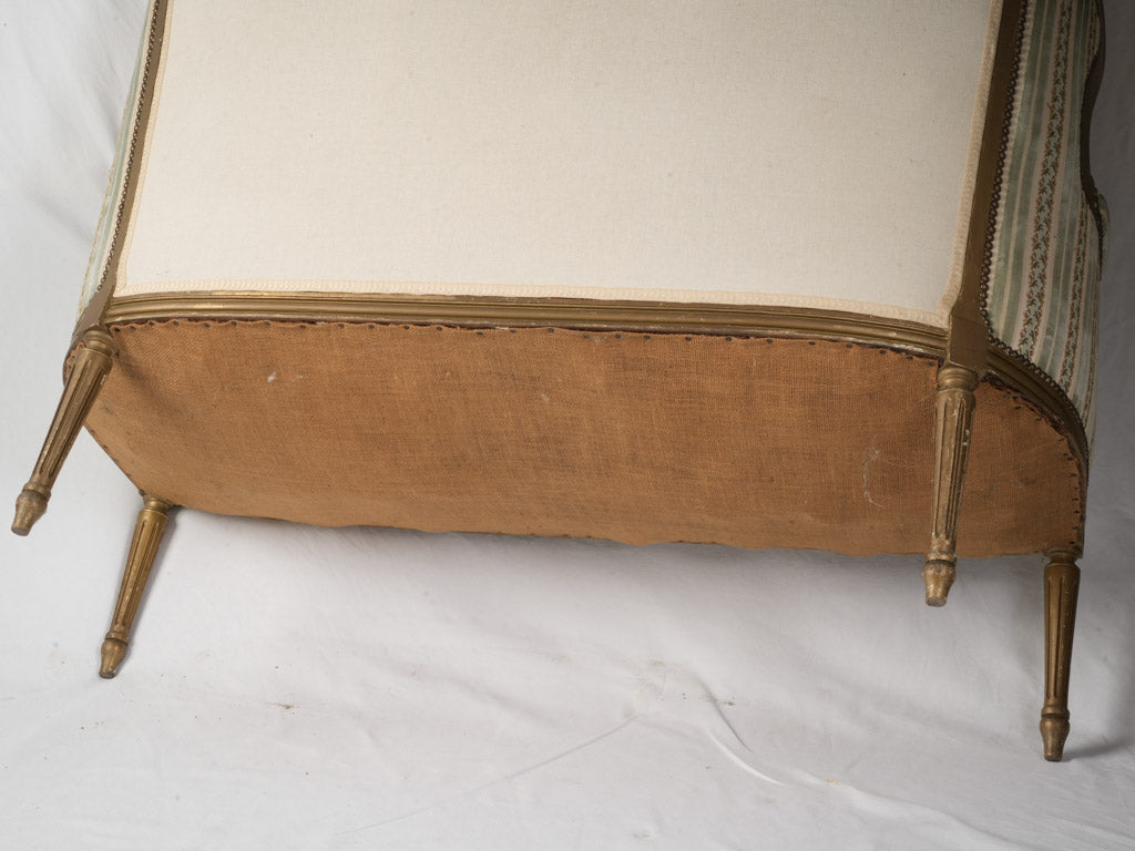 Luxurious textured frame settee