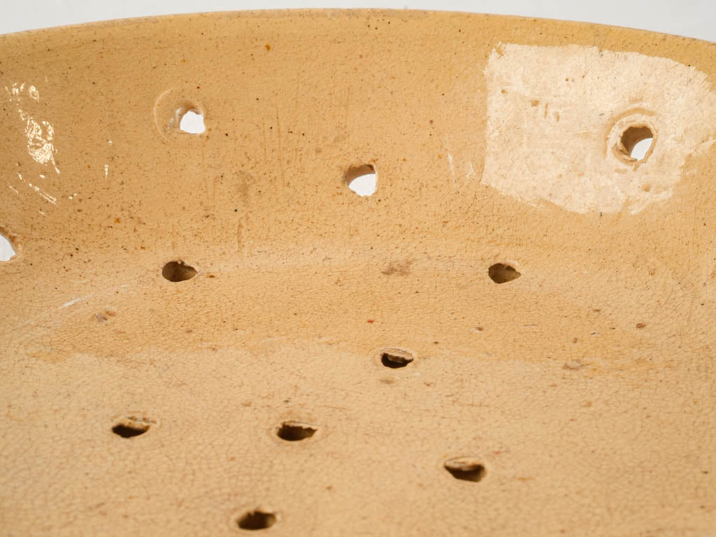 Decorative glazed footed colander