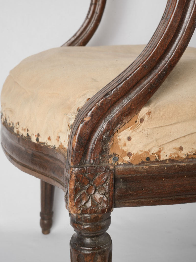 Asparagus-legged traditional cabriolet seating pair