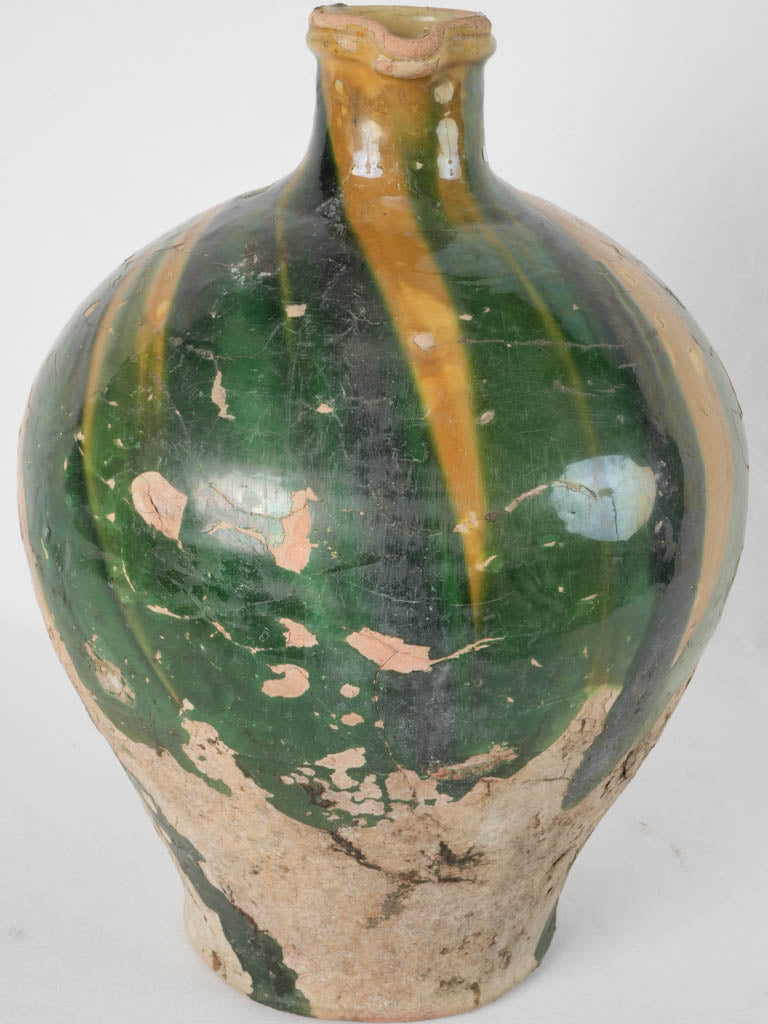 Unique green-yellow glazed plongeon