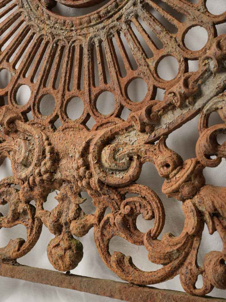 Artistic intricate relief gate design