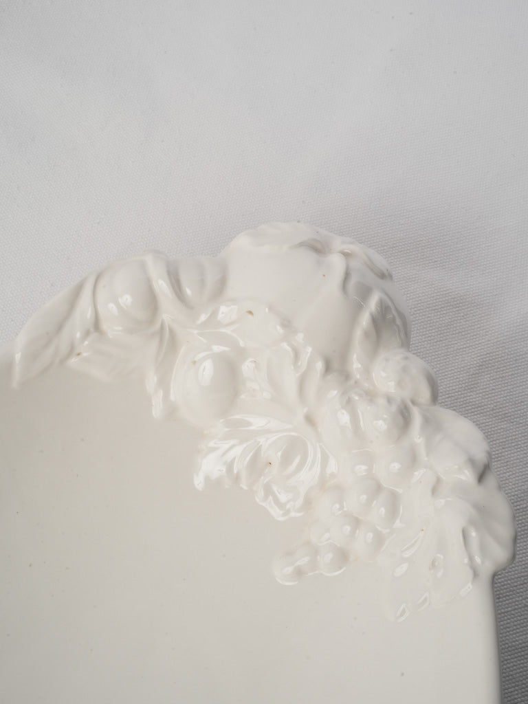 Refined white ceramic kitchen accessory