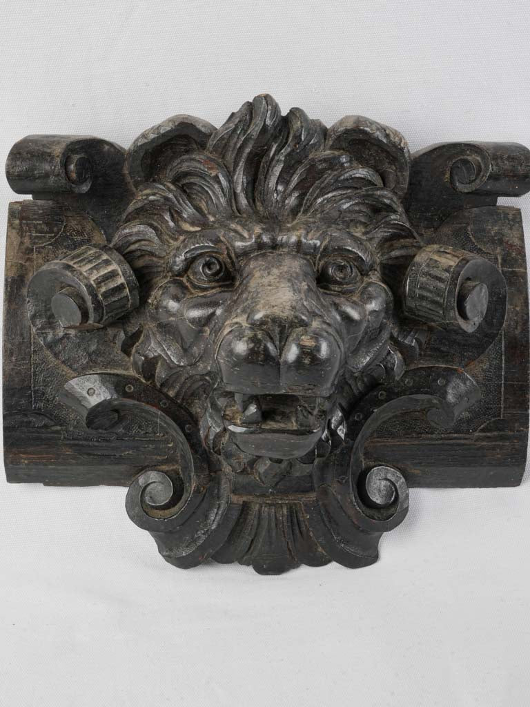 Regal wooden lion decor