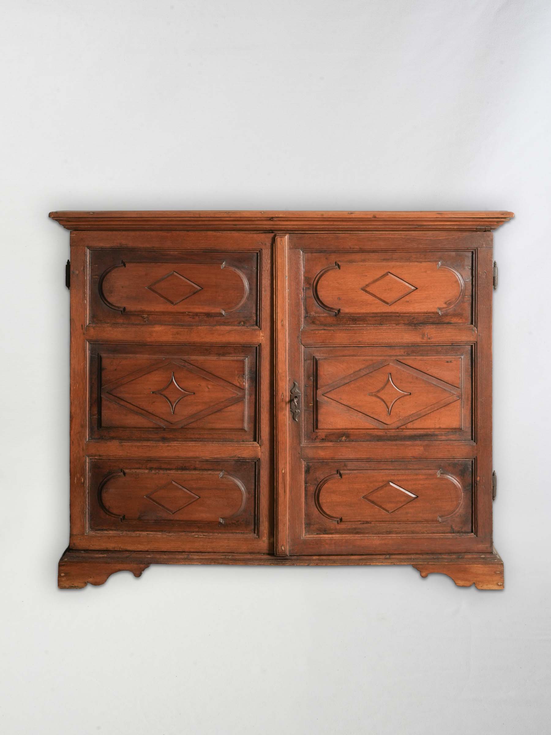 Richly-grained Genoese cabinet