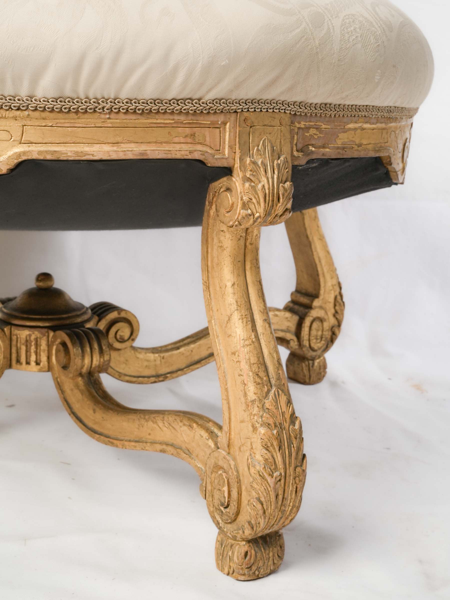 Grand Louis XV Revival Circular Giltwood Pouf (Ottoman), c. 1900 - 20" x 32¼"