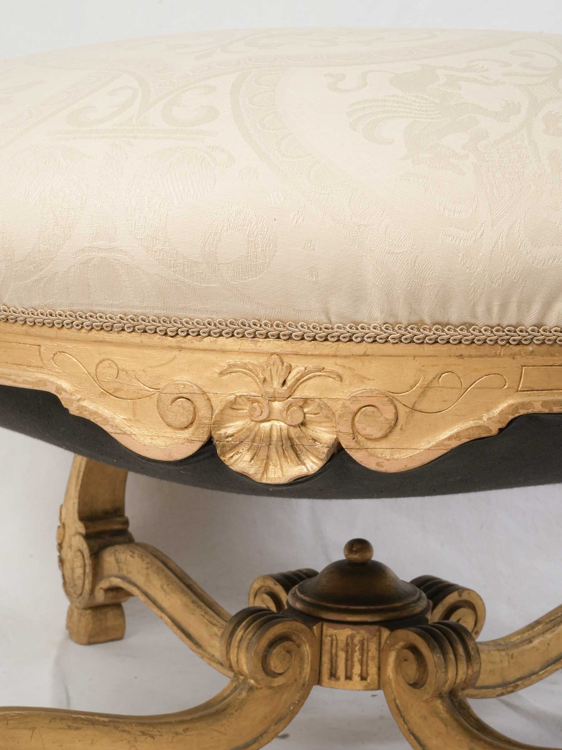Grand Louis XV Revival Circular Giltwood Pouf (Ottoman), c. 1900 - 20" x 32¼"