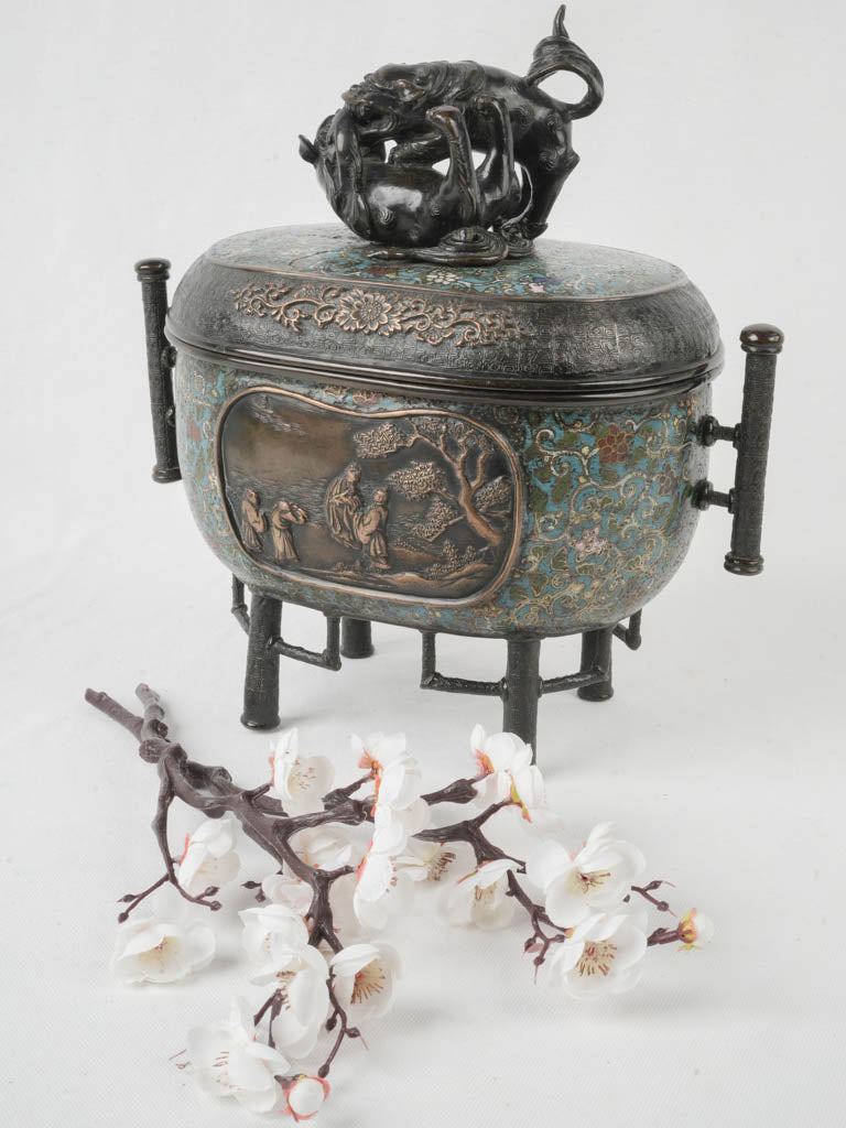 Vibrant cloisonné enamel burner