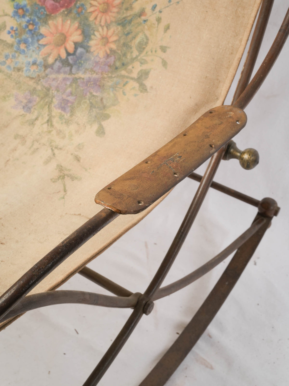 Graceful ornate indoor accent chair