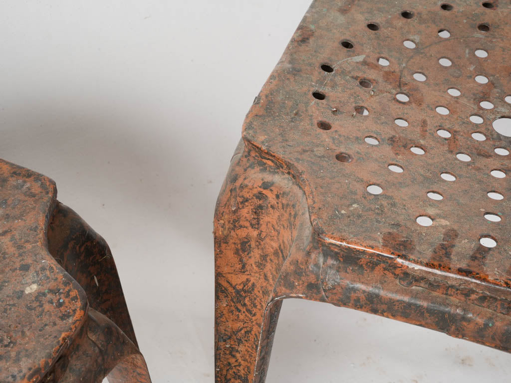 Sturdy tapered-leg seating stools