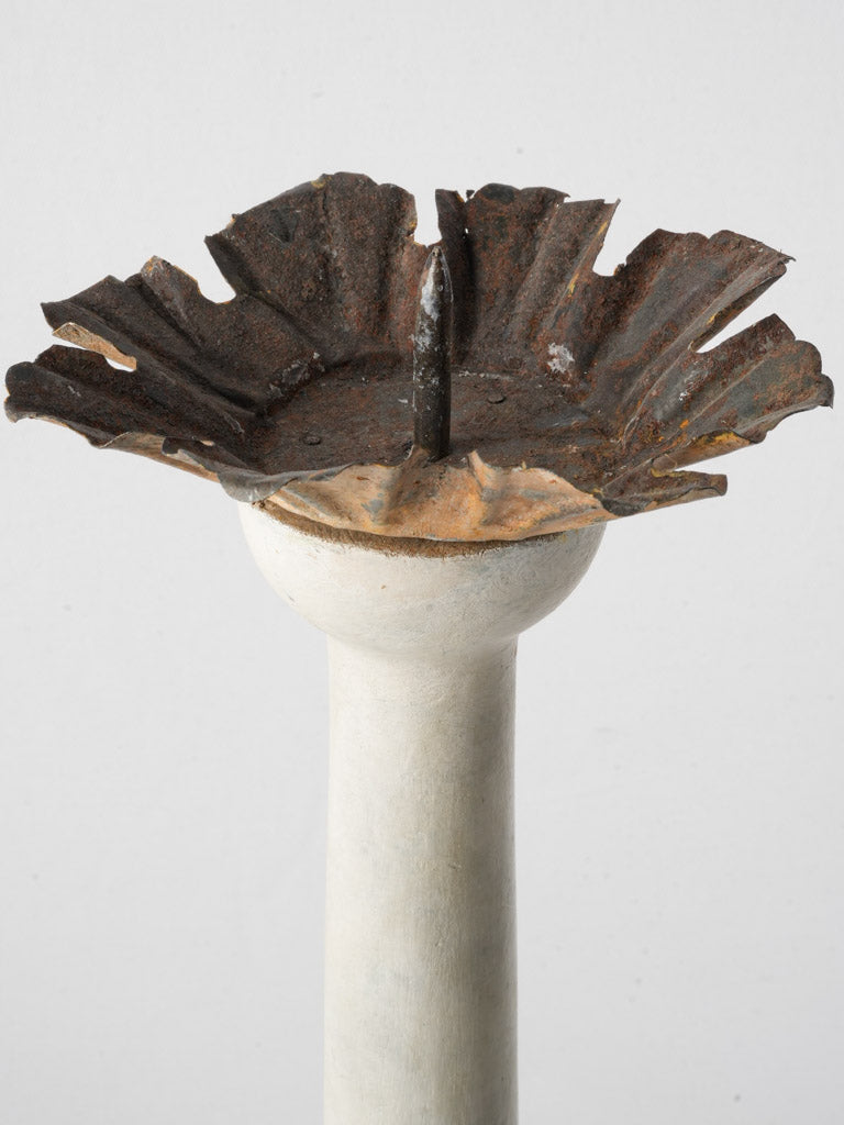 Delicate flower-shaped bobeches