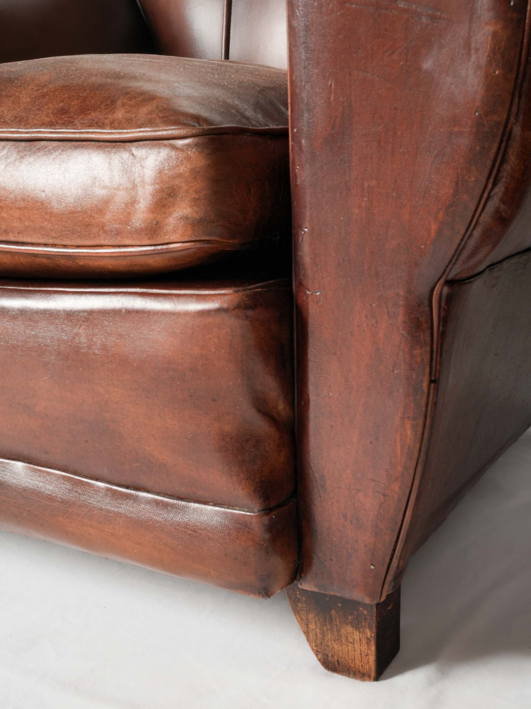 Segmented back leather armchairs luxurious