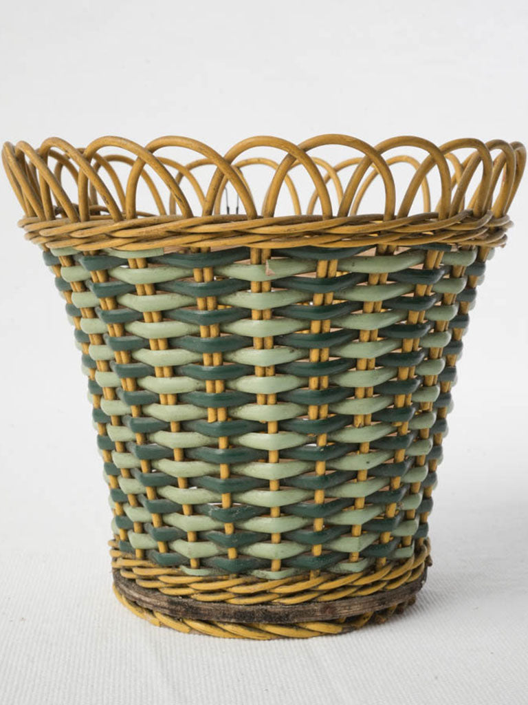 Elegant twill-woven cachepot