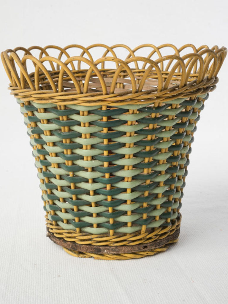 Textured willow reed planter