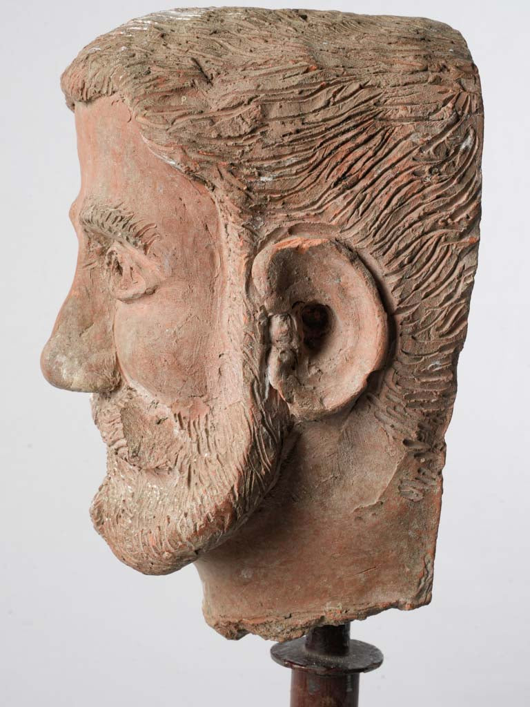 Realistic vintage portraits sculptures