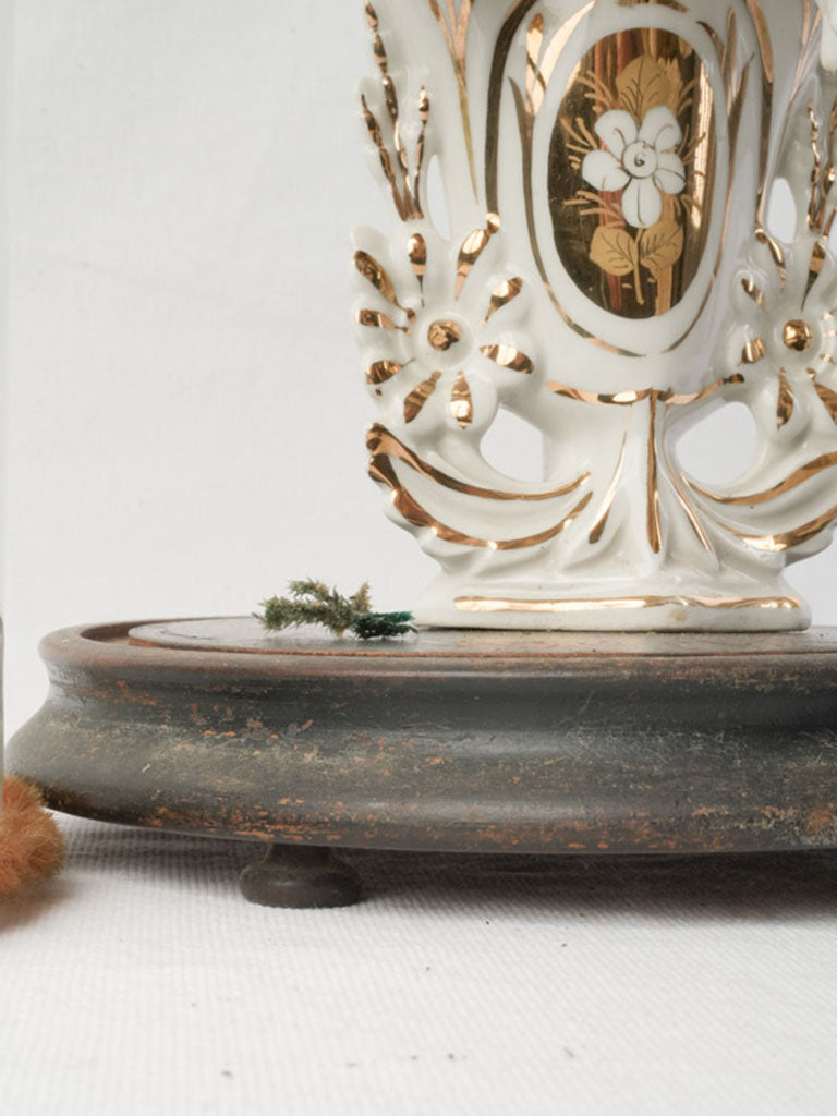 Intricate hand-modeled bouquet displays