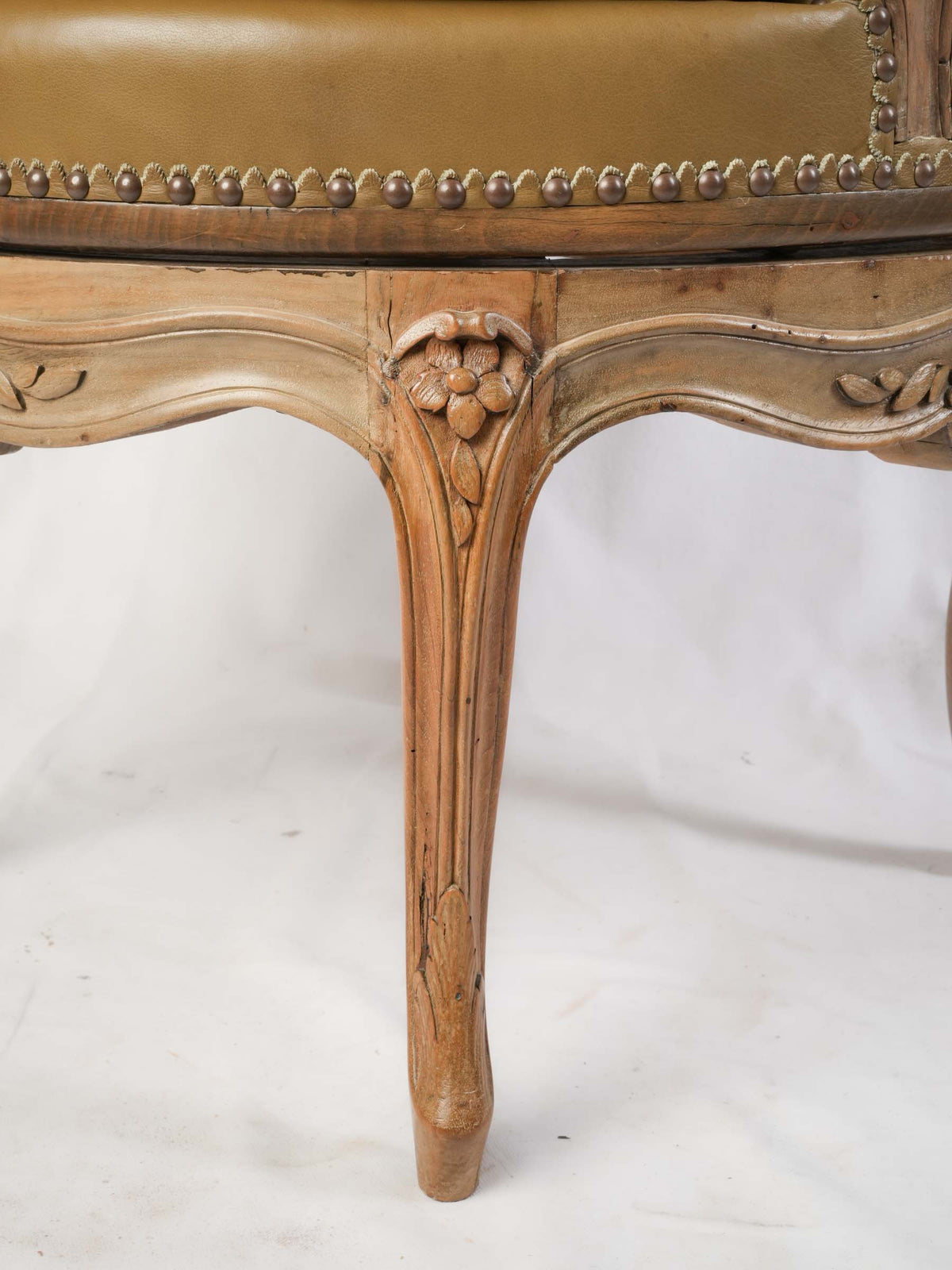 Supple olive-brown leather upholstery