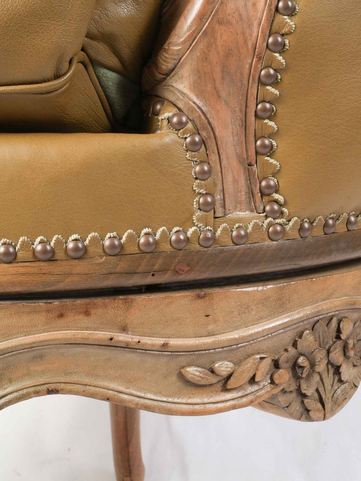 Scalloped gimp trim swivel chair