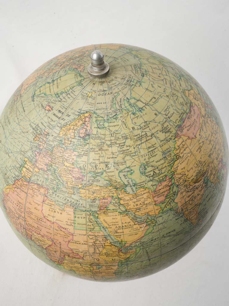 Silvered metal axis globe