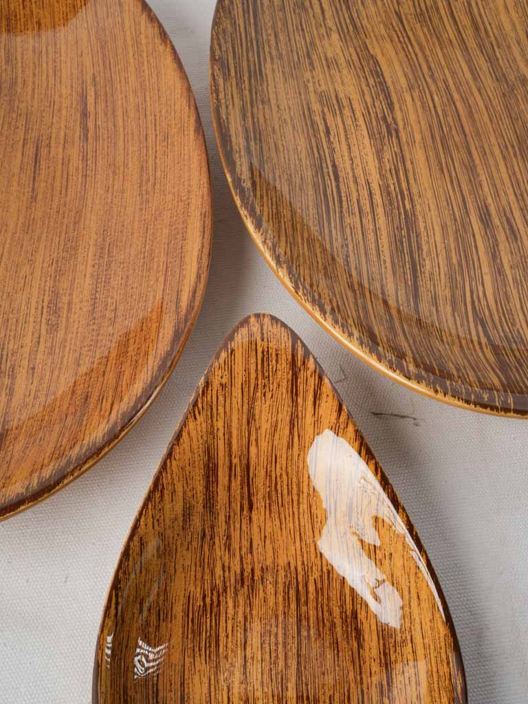 Stylish high-gloss oval dishes