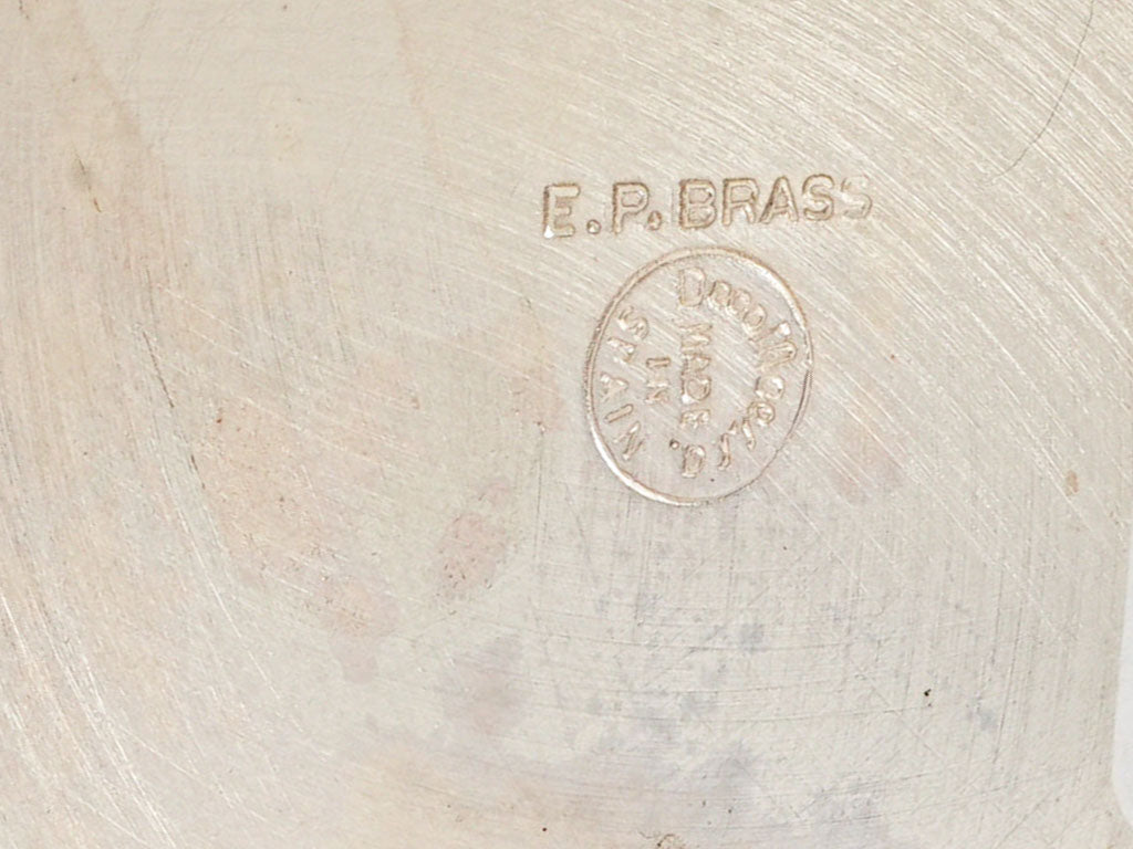 Striking sculptural ice bucket