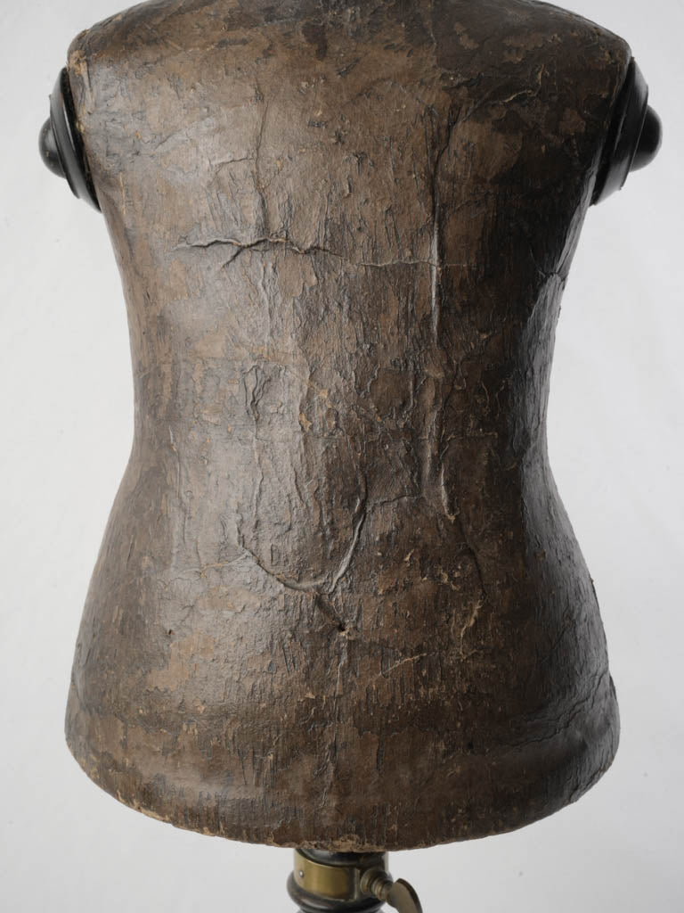 Textured leather French mannequin