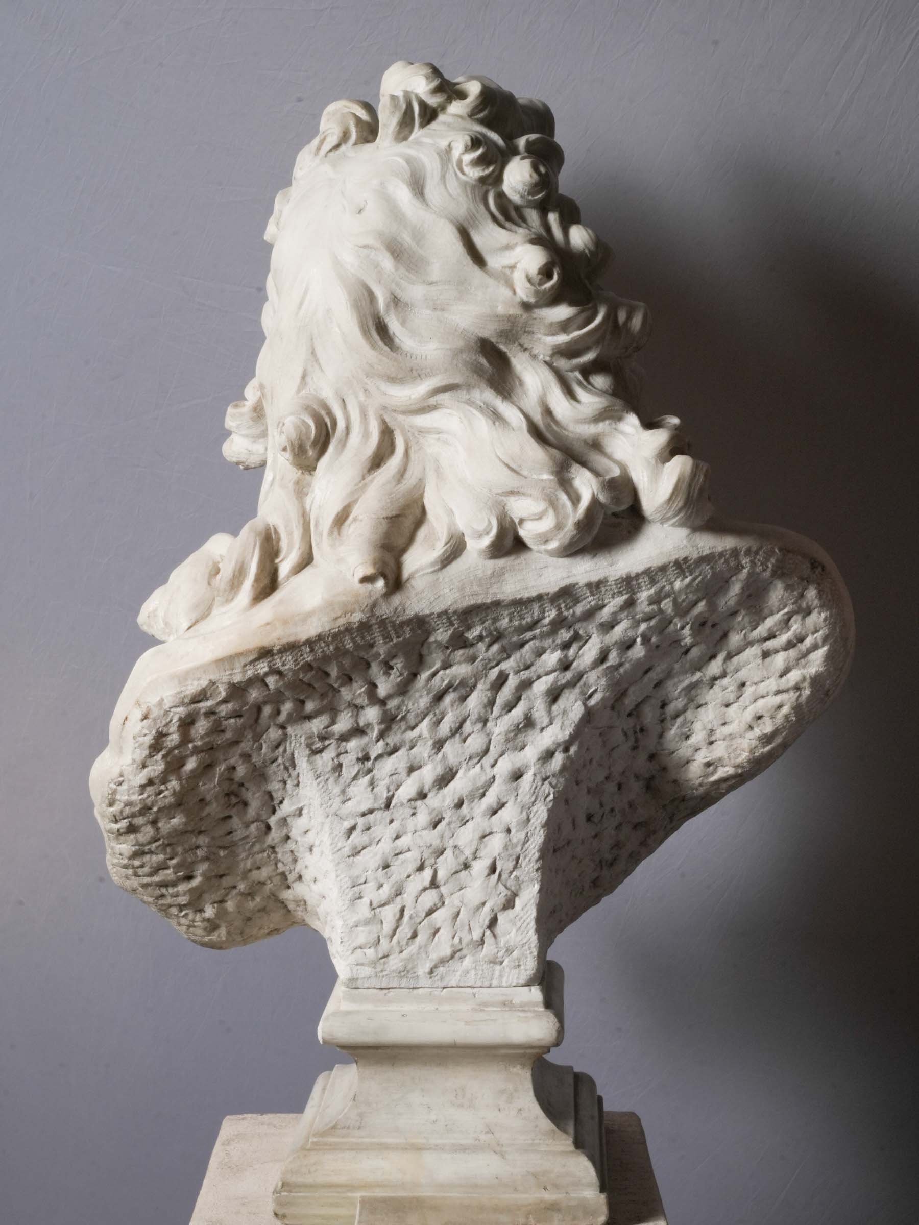 Exceptional Carrara Marble Bust of Van Cleve after Jean-Jacques Caffieri, Late 19th Century - 28¼"