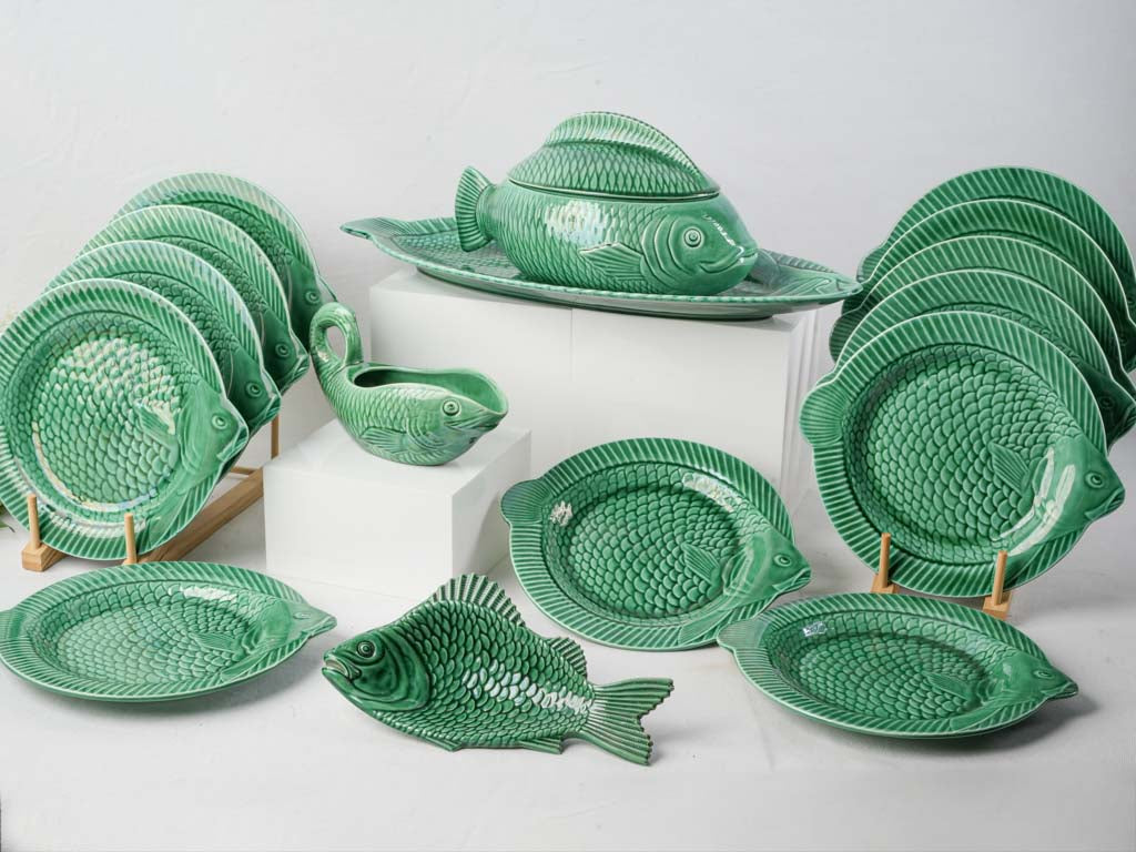 Elegant marine-inspired sauceboat