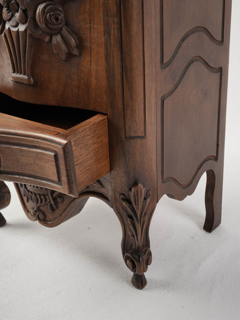Decorative walnut salt storage box