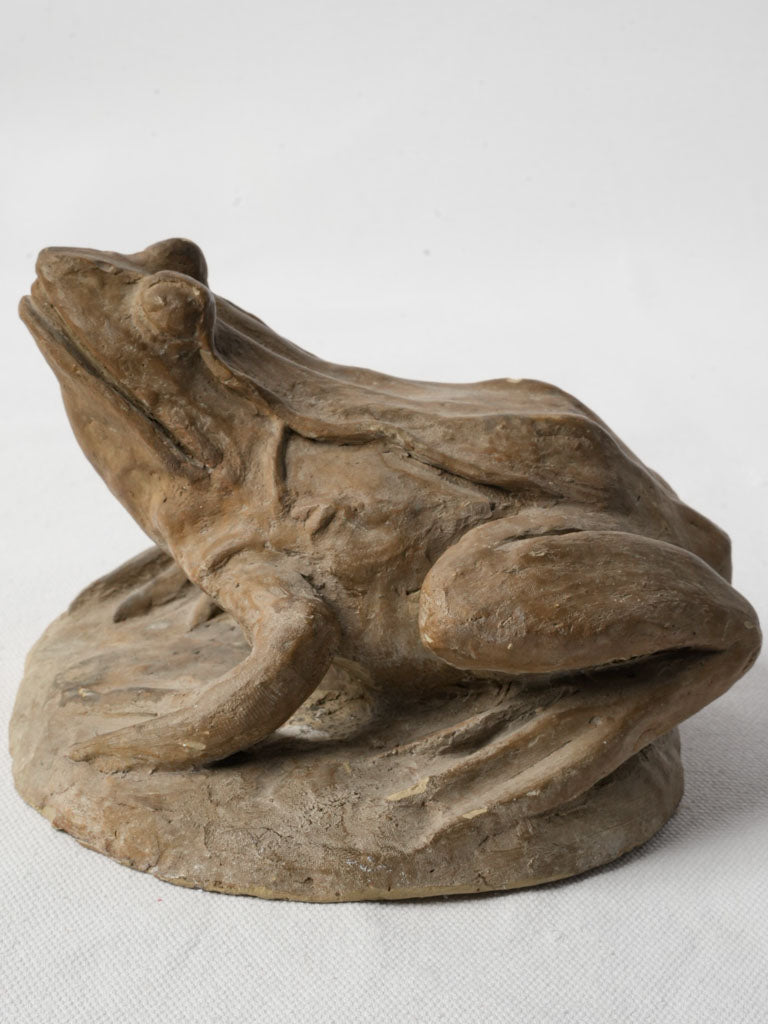 Expressive limbs clay frog piece