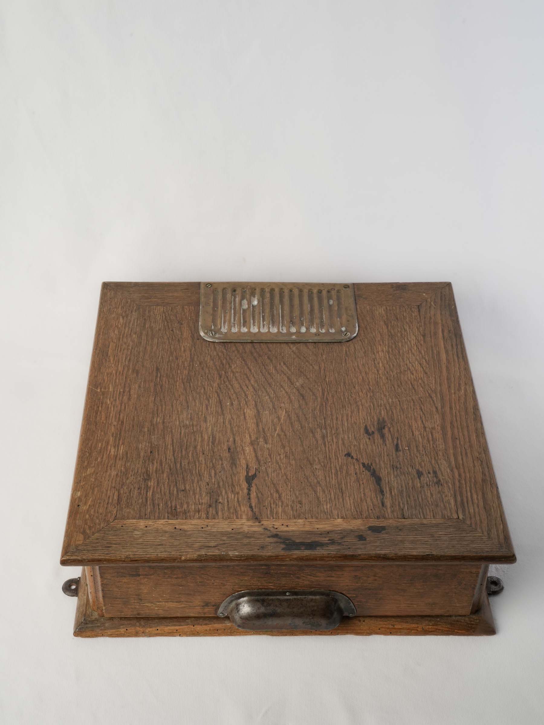 Ingenious locking mechanism cash drawer
