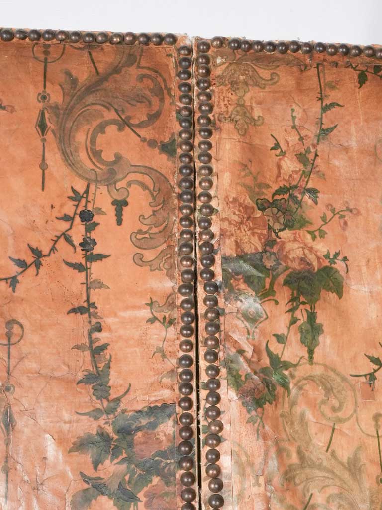 Regal-style floral-patterned panels