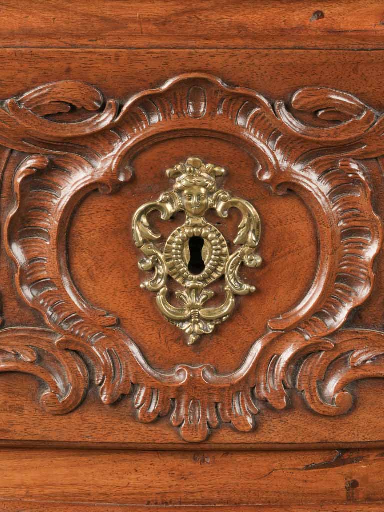 Classic acanthus-leaf design commode