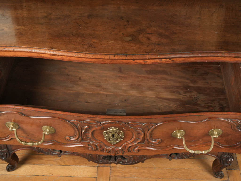 Picturesque rocaille-embellished Nimoise commode