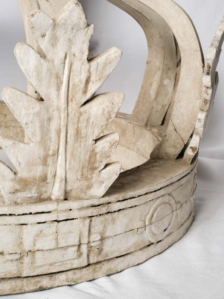 Incised band detailed bed canopy